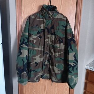 US ARMY Issued Camo Cold Weather Coat With Removable Quilted Lining Sz. M